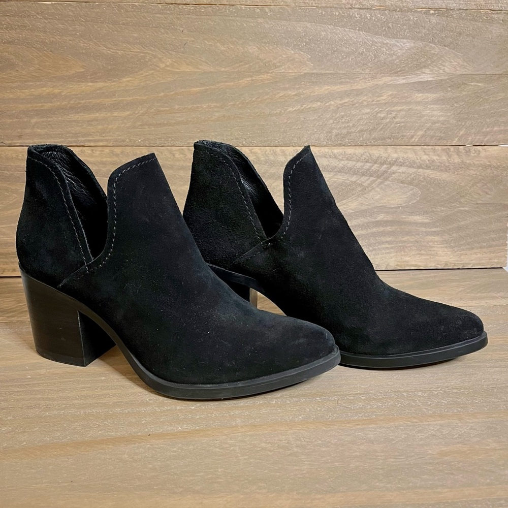 Steve Madden 7 Prezzie Black Suede Pull On Cuban Heel Ankle Booties Boots EUC